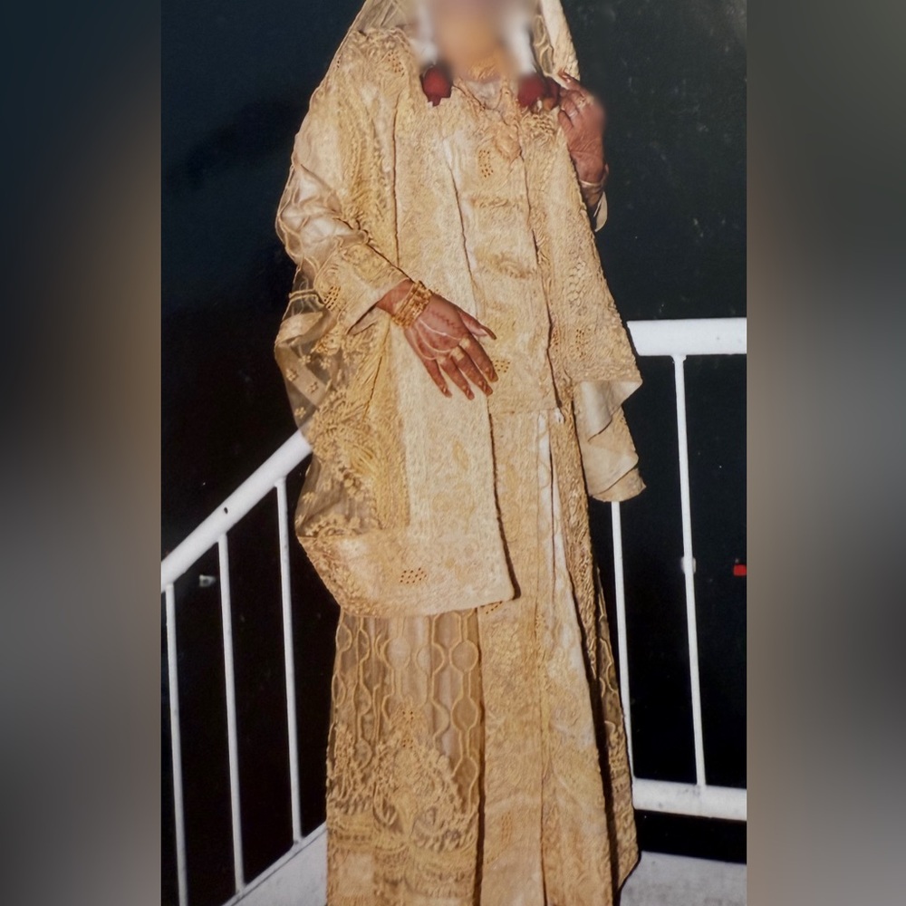 Exquisite Gold Women's Wedding Dress